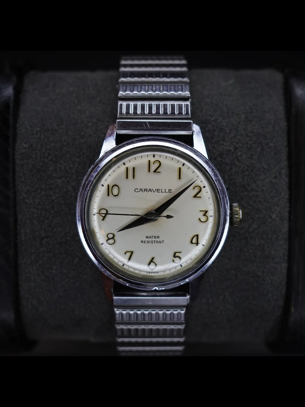 Vintage 1971 Caravelle by Bulova Mens Watch Cream Dial Water Resistant Japan